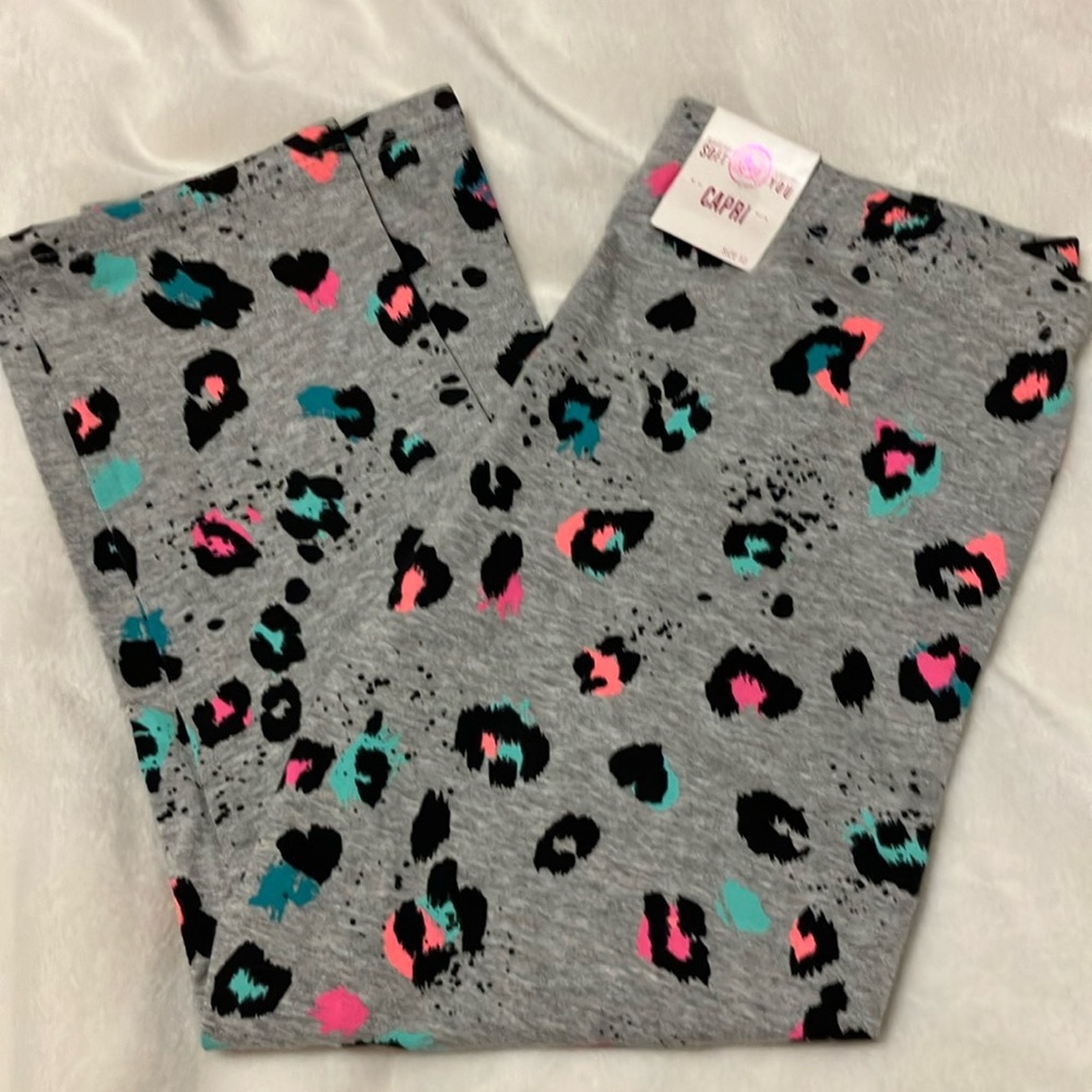 NWT SO Perfectly Soft Grey Graffiti Capri leggings Girls 12